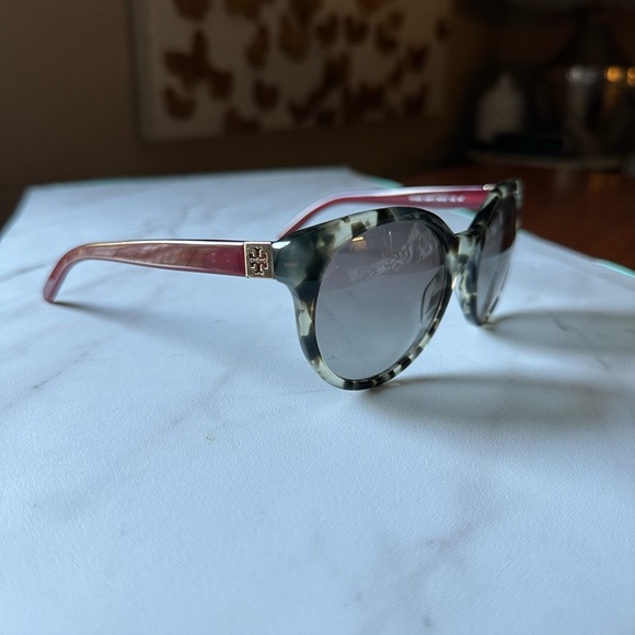 Authentic Tory Burch Sunnies (Great condition!) - Picture 7 of 15
